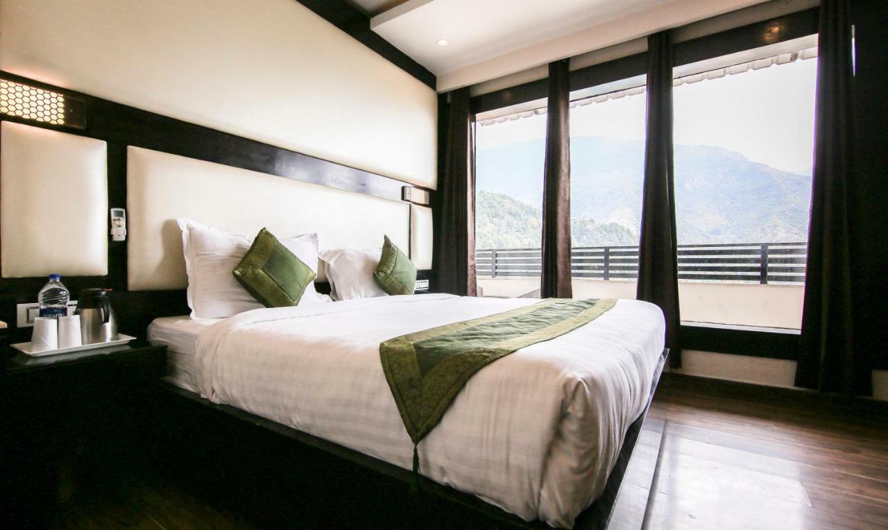 Treebo Trend Lavish Inn Dharamshala Bagian luar foto